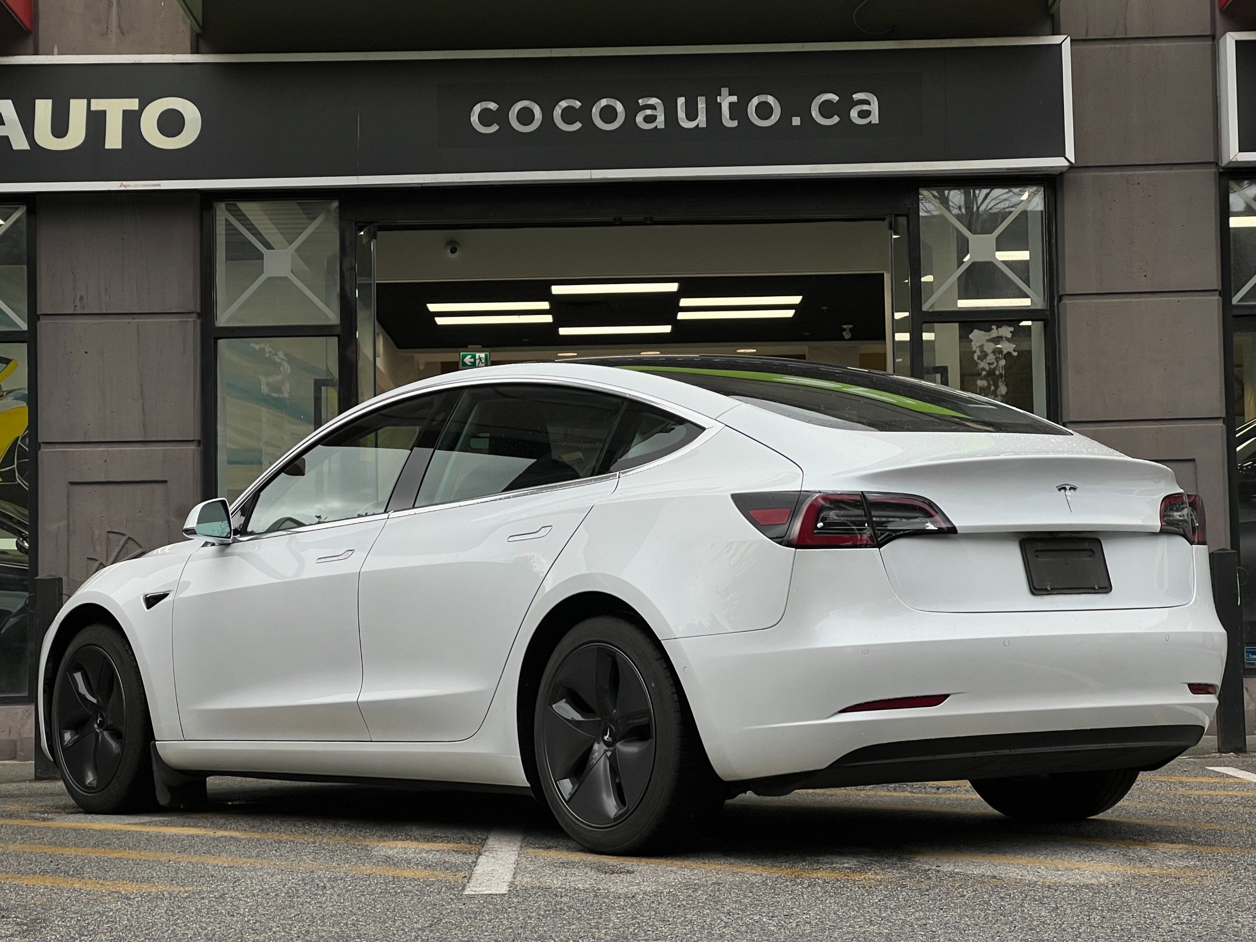 2020 Tesla model 3 sr+ |clean title |BC Local - Image 6